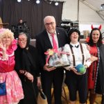 Cerca de 600 personas mayores disfrutaron de baile y chocolatada con roscas en la carpa de ‘La Pérgola’ de Manzanares