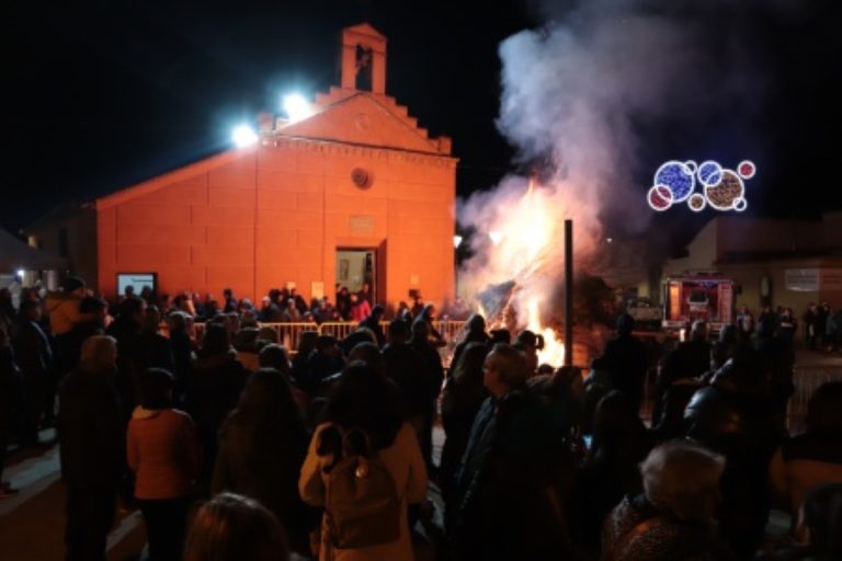 Celebradas las fiestas en honor a San Blas en Manzanares con masiva participación en la hoguera y la procesión