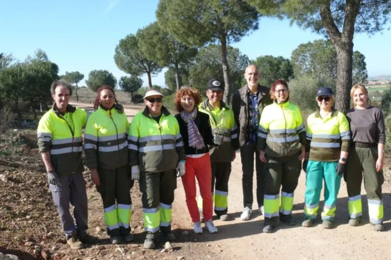 3,000 especies autóctonas plantó el alumnado de 6º  primaria de  Miguelturra en la Sierra de San Isidro para conmemorar el Día del Árbol
