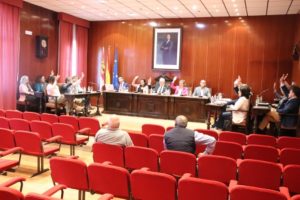 3 empresas de plantas fotovoltaicas aportarían durante 35 años el 1% de su facturación para patrocinar actuaciones municipales en Manzanares