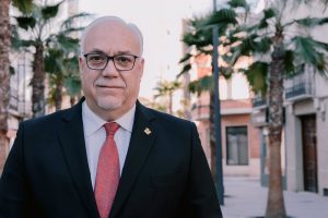 El candidato del PSOE a la Alcaldía de Manzanares promete un millón de m2 de suelo industrial y un plan de empleo si gana las elecciones
