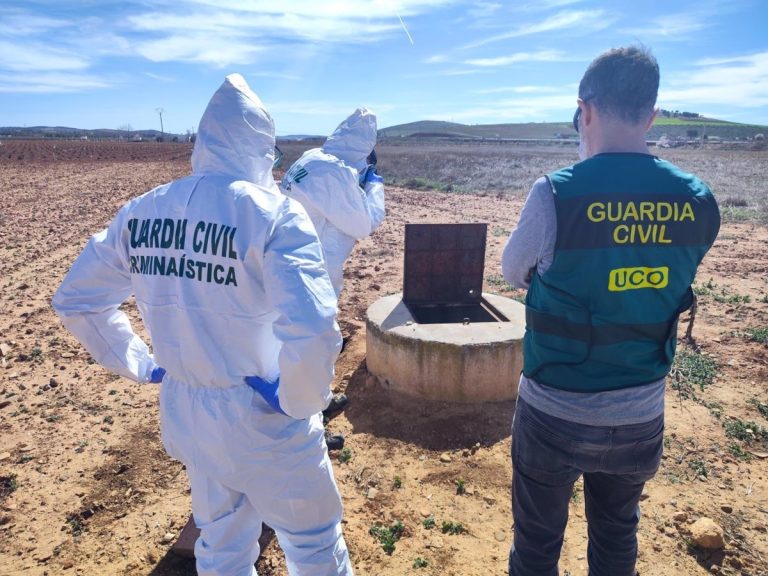 En Manzanares, la Guardia Civil busca a otra persona desaparecida en 2019 luego del hallazgo del cuerpo de Juan Miguel Isla en un pozo.