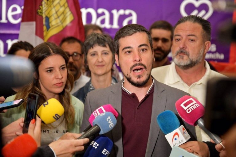 Gascón (Podemos CLM) evita opinar sobre la dimisión de la cúpula del partido en pleno Día de la Región.