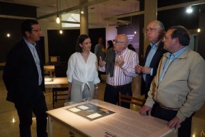 La exposición ‘El cuerpo ausente’ acogida en Puertollano es destacada por Caballero por su enfoque pedagógico.