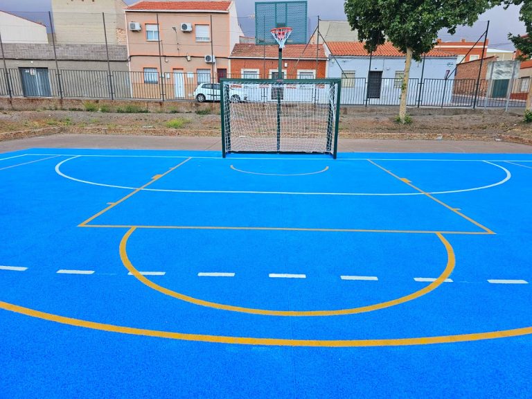 La próxima semana se abrirá la nueva pista deportiva del Centro de Asociaciones en la barriada Constitución de Puertollano La próxima semana se abrirá la nueva pista deportiva del Centro de Asociaciones en la barriada Constitución de Puertollano