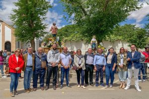 Concurrida y colorida procesión de San Isidro y ofrende floral en las fiestas en honor al patrón de los agricultores en Tomelloso