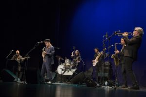 Santiago Auserón y su Academia Nocturna brindaron un gran concierto ante más de 600 personas en el Gran Teatro de Manzanares