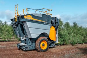 La cosechadora de aceituna arrastrada Pellenc CV45 obtiene el l Premio a la Mejor Novedad Tecnológica de Fercam 2023 en Manzanares