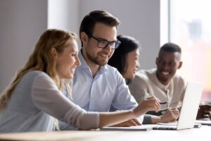 Aumenta a 26 el número de centros de FP con proyectos bilingües que contarán con auxiliares de conversación, 13 más que el año pasado.