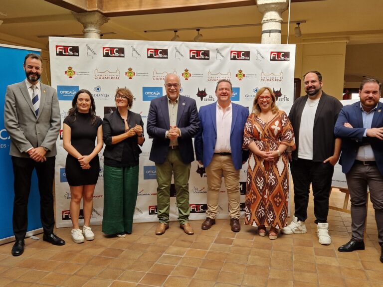 El Festival Internacional de Teatro Contemporáneo ‘Lazarillo’ Celebra su 49ª Edición con Reconocimiento a Silvia Abril y Aplausos del Gobierno Regional