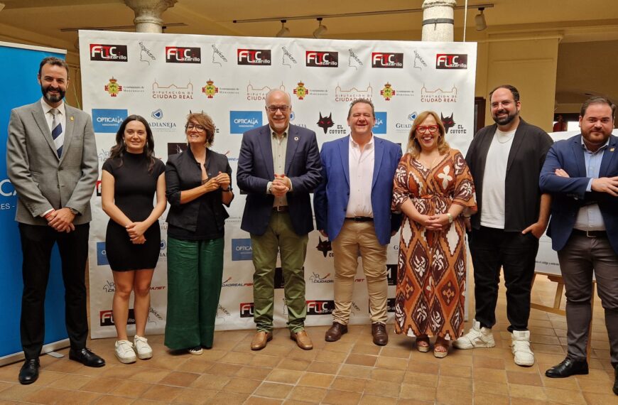 El Festival Internacional de Teatro Contemporáneo ‘Lazarillo’ Celebra su 49ª Edición con Reconocimiento a Silvia Abril y Aplausos del Gobierno Regional