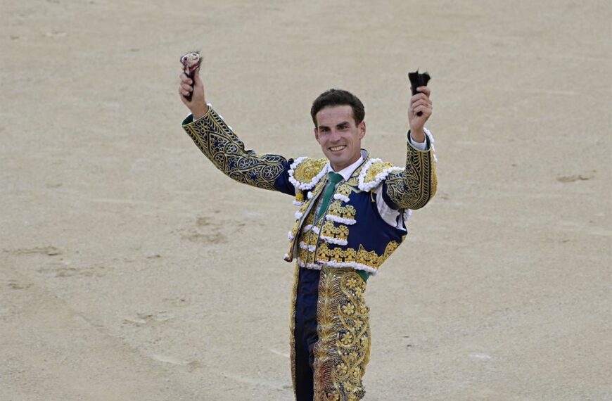 Cambios en el cartel taurino debido a lesiones: Cayetano Rivera y Morante de la Puebla sustituidos por Víctor Hernández y Fernando Adrián.