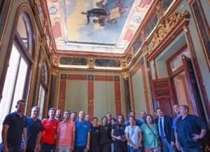Lienzo del Quijote de Andrade regresa al Salón de Recepciones del Palacio de Diputación de Ciudad Real después de restauración