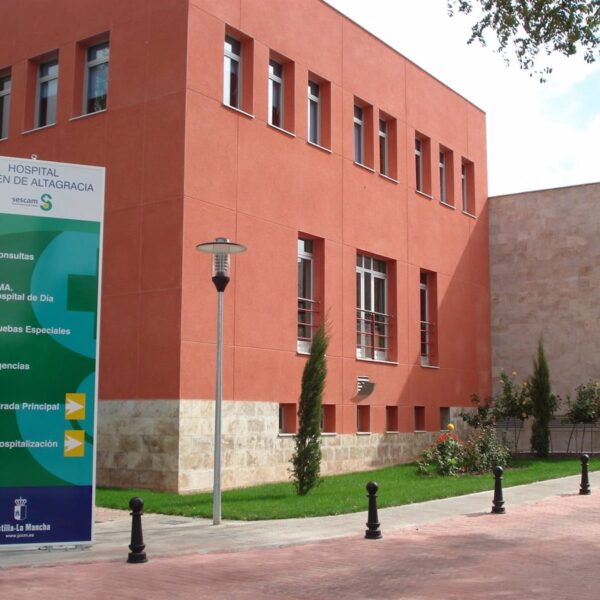 Trabajador de 41 años herido tras caer desde 7 metros en una nave de productos químicos en Manzanares (Ciudad Real)