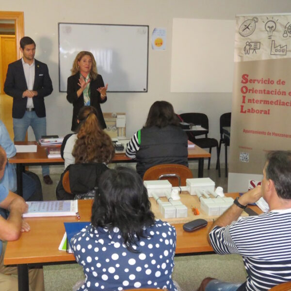 15 personas desempleadas participan en curso de Instalación y Mantenimiento de Paneles Fotovoltaicos del programa +45 en Manzanares