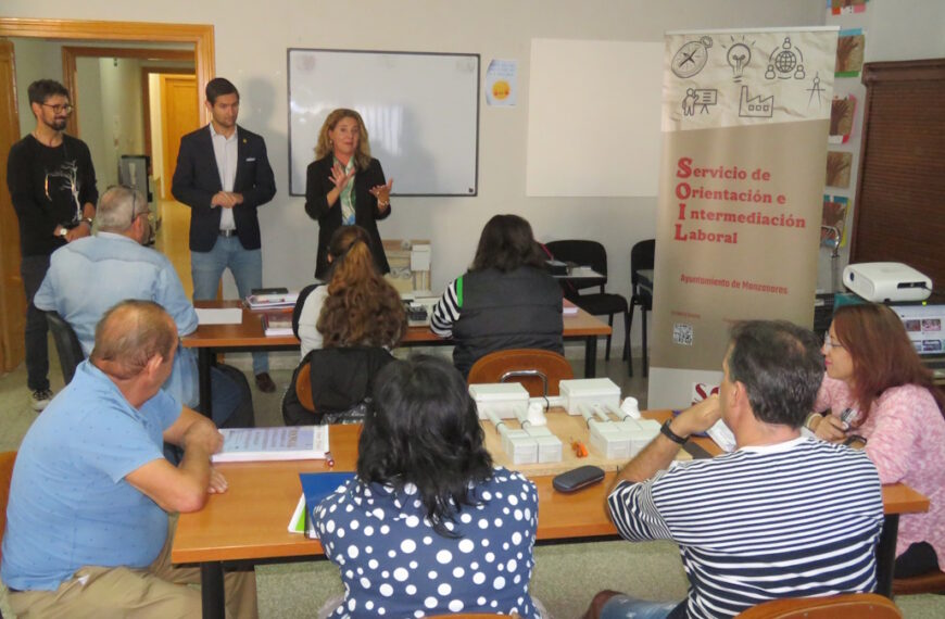 15 personas desempleadas participan en curso de Instalación y Mantenimiento de Paneles Fotovoltaicos del programa +45 en Manzanares