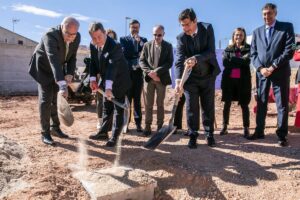Inicio de la Construcción del Centro de Educación de Adultos ‘San Blas’ en Manzanares con la Colocación de la Primera Piedra por García-Page