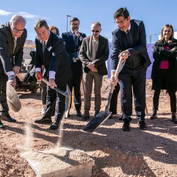 Inicio de la Construcción del Centro de Educación de Adultos ‘San Blas’ en Manzanares con la Colocación de la Primera Piedra por García-Page
