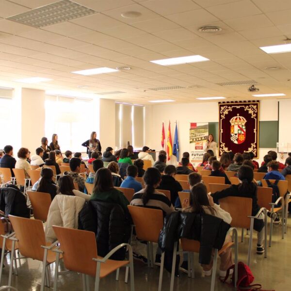 Medio Centenar de Estudiantes de Secundaria Participan en la Fase Local de la Olimpiada de Caminos en la UCLM de Ciudad Real