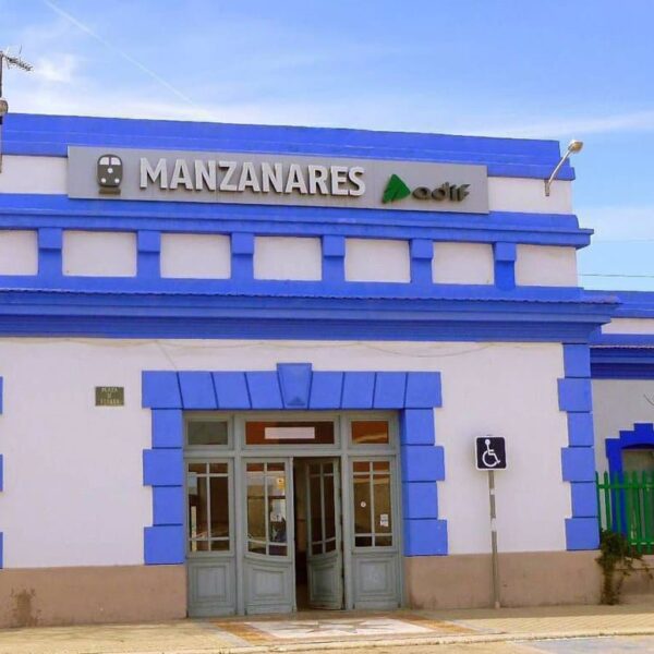Mujer Hospitalizada tras Ser Arrollada por un Tren en la Estación de Manzanares, Ciudad Real
