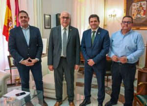 Nieva Solicita Colaboración de Valverde en Proyectos de Desarrollo para Manzanares