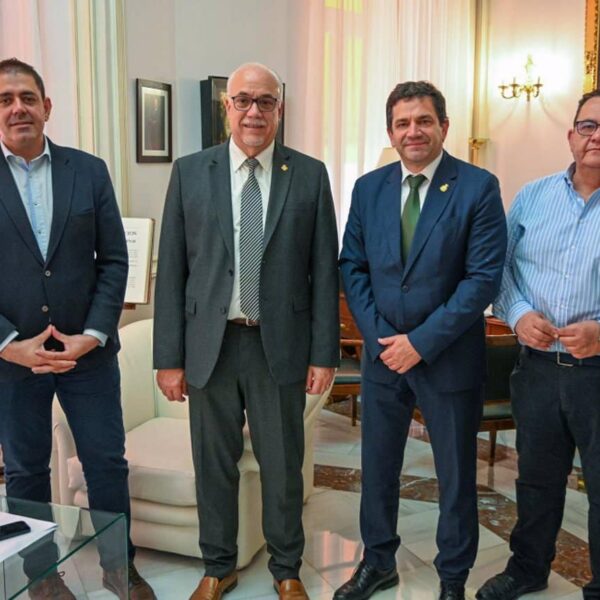 Nieva Solicita Colaboración de Valverde en Proyectos de Desarrollo para Manzanares