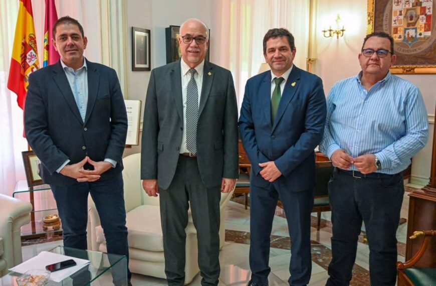 Nieva Solicita Colaboración de Valverde en Proyectos de Desarrollo para Manzanares