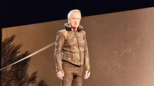Carlos Hipólito Emociona al Gran Teatro de Manzanares con ‘Burro’, una Majestuosa Fábula de Fábulas, de Ay Teatro