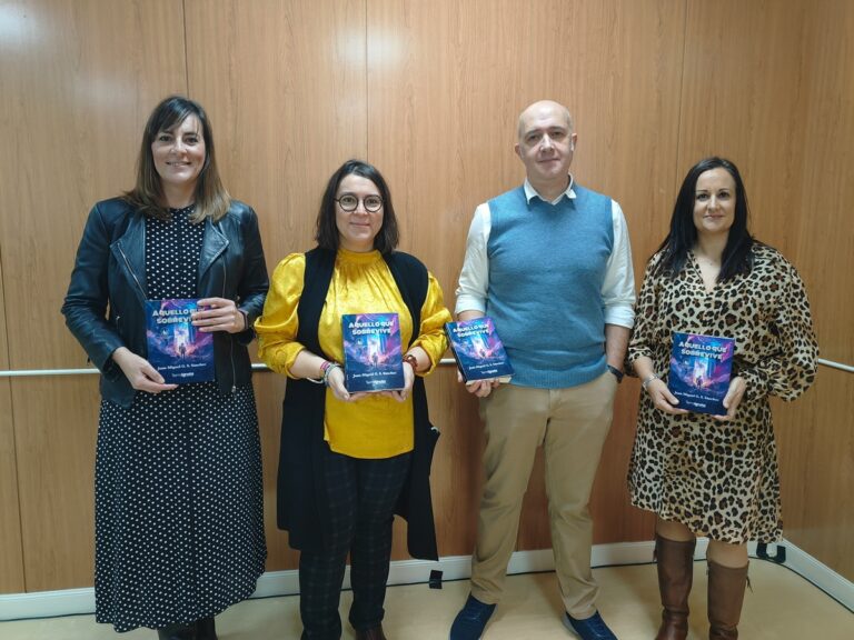 Juan Miguel GS Sánchez lanza su nuevo libro centrado en el conflicto entre Corporaciones y Coloniales en la biblioteca