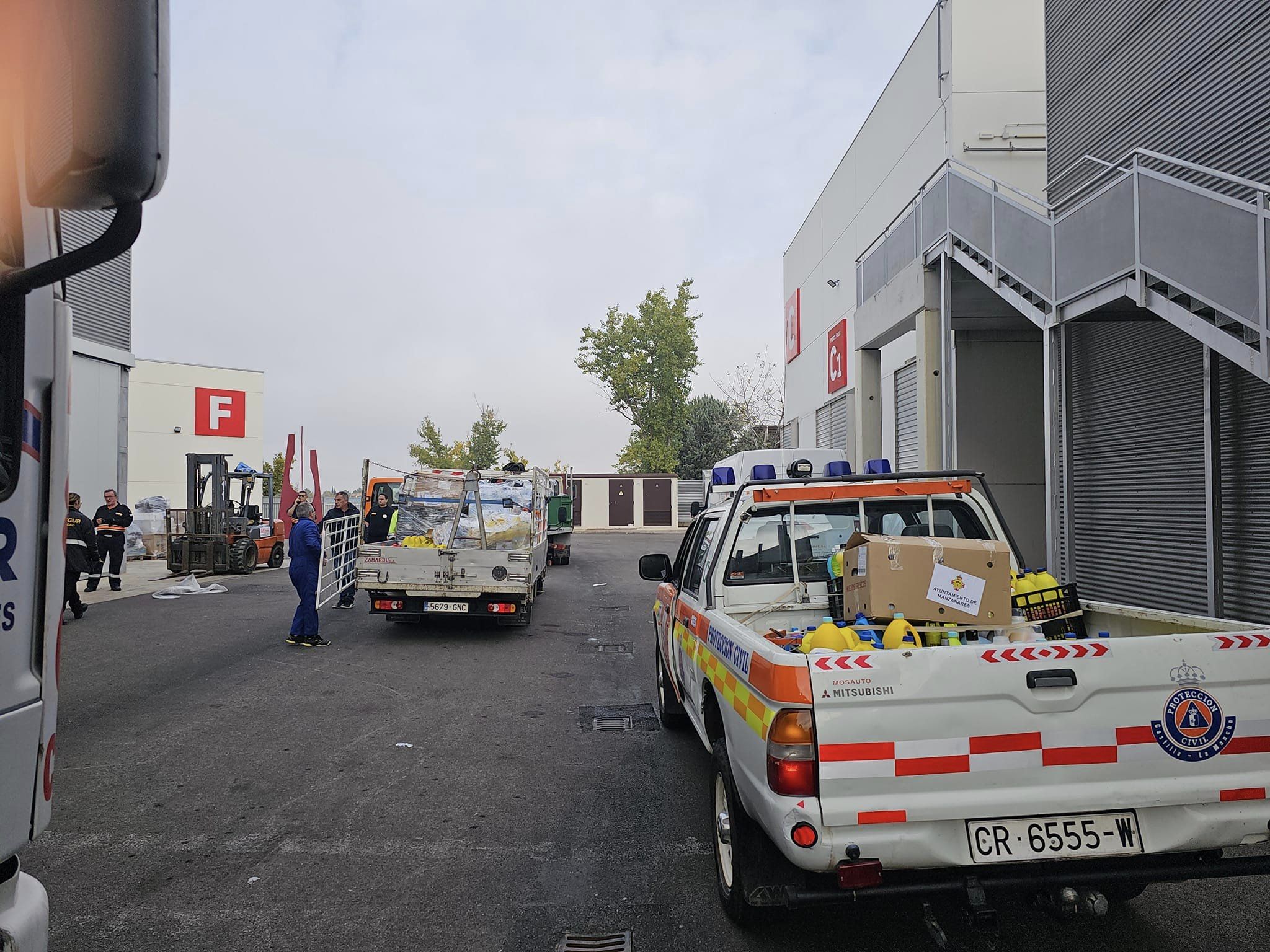 Protección Civil Manzanares entrega material donado a Valencia el 9/11/24