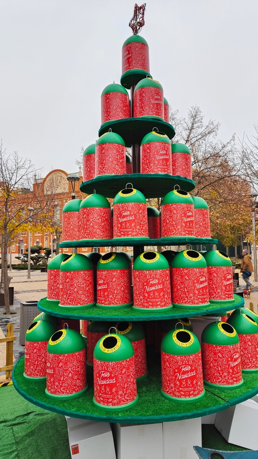 Árbol de Navidad de Miniglús de Ecovidrio Resalta la Importancia del Reciclaje de Vidrio