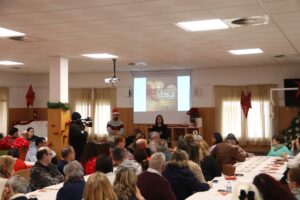 Celebración Familiar de Navidad en CADI Manzanares: Chocolatada y Entrega de Cestas Marcando la Tradición