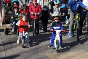 Fiesta de la Bicicleta en Manzanares: 1.200 personas pedal por el 46º Aniversario de la Constitución