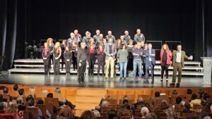 La 38ª Muestra Escolar de Villancicos de la Coral Polifónica Mater Assumpta Atrajo a Más de 400 Participantes, Incluyendo Alumnos del IES Sotomayo