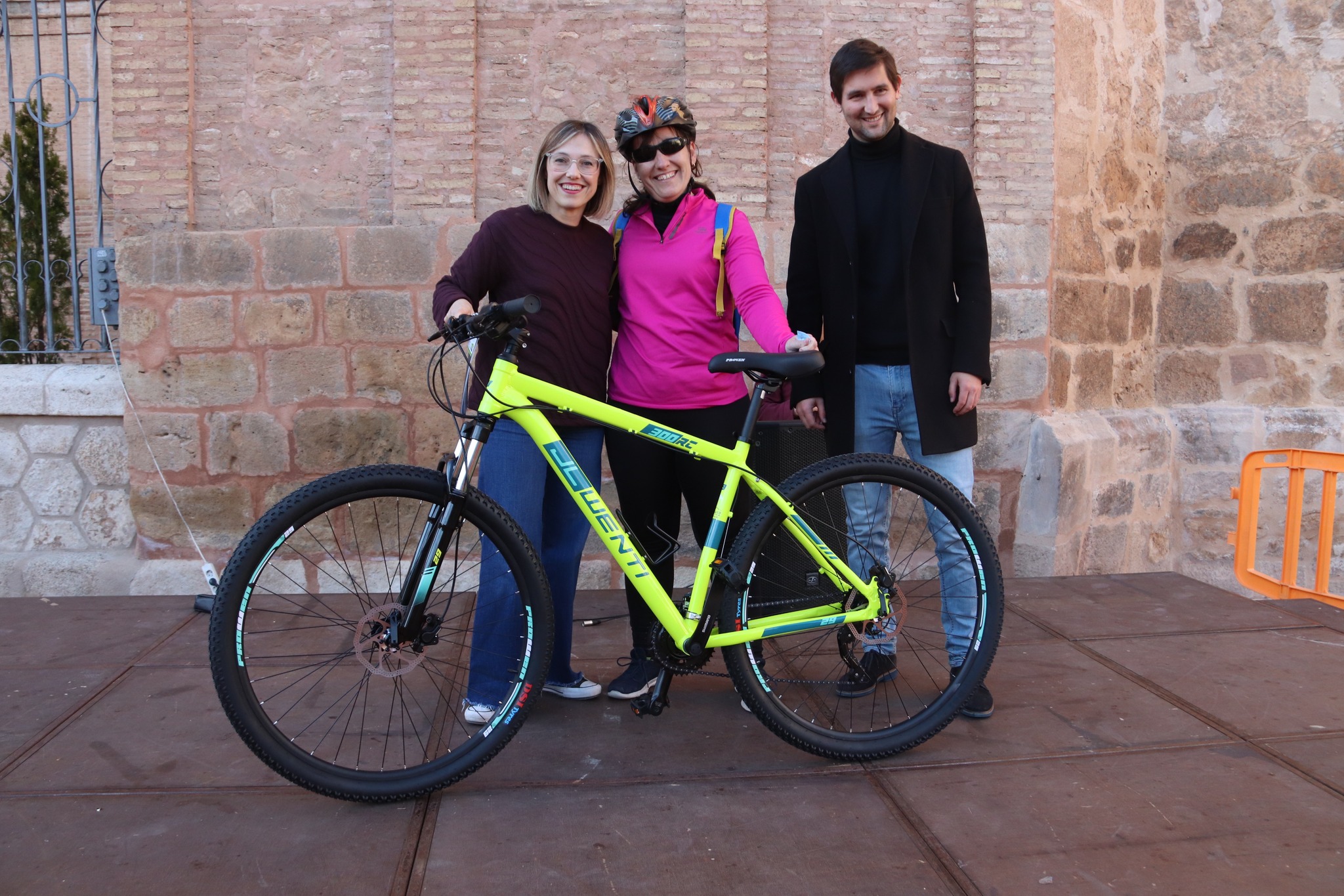 Puede proporcionar más información relevante o contexto para que pueda crear un título apropiado para usted? Por ejemplo, ¿qué es exactamente el tema o contenido de lo que necesita un título? ¿Está relacionado con un artículo, libro, conferencia, etc.? Incluso un vistazo rápido a la información principal puede ser de gran ayuda.