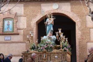 Culminación multitudinaria de la semana festiva con la procesión de la Virgen de la Paz