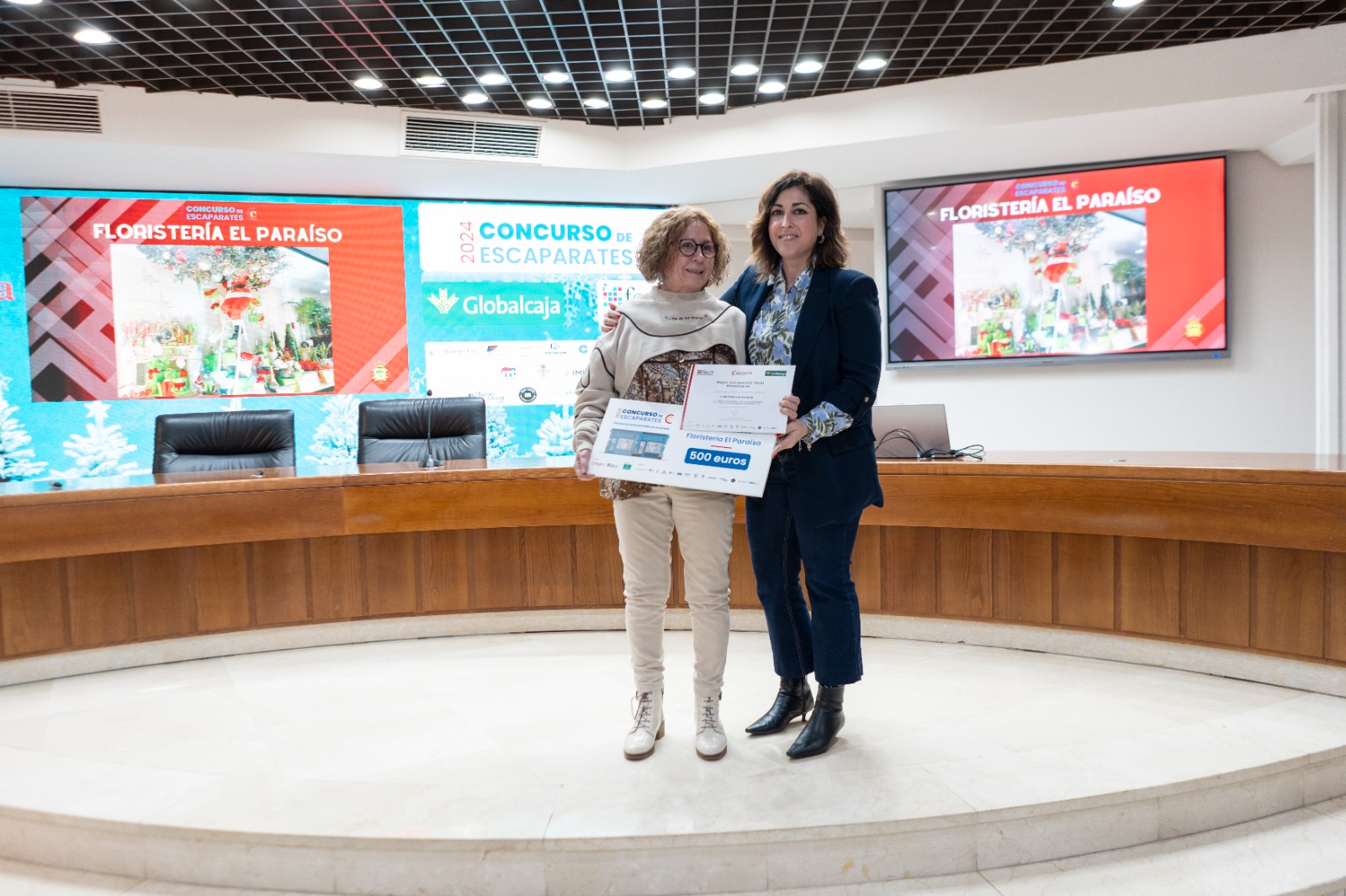 Floristería el Paraíso Arte Floral se corona como ganadora del premio local en el concurso de escaparates navideños de la Cámara de Comercio de Ciudad Real
