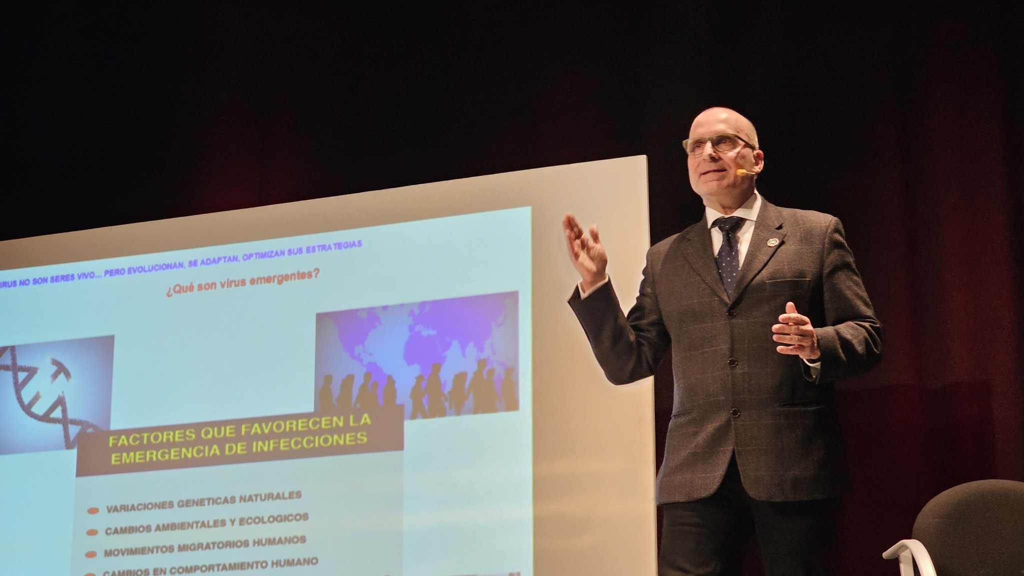 José Antonio López Guerrero Aboga por Mayor Inversión Pública en Investigación y Alerta sobre el Peligro del Negacionismo en la Escuela de Ciudadanía de Manzana