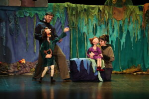 400 Estudiantes de Primaria Disfrutan de ‘La Princesa y el Dragón’: Obra Teatral que Promueve la Igualdad