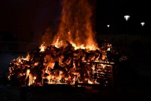 Alta Participación en Celebraciones de ‘Santos Viejos’ culmina con Hoguera y Procesión de San Blas Adelantadas al Viernes