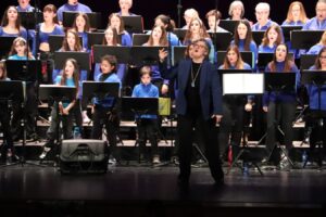 El Coro de la Escuela de Música deslumbra en la Gala Anual Solidaria de Manos Unidas Manzanares en el Gran Teatro