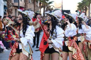 El Pregón de ‘Una Comparsa con Áje’ Inicia el Carnaval 2025 de Manzanares con Bailes y Conciertos en el Programa