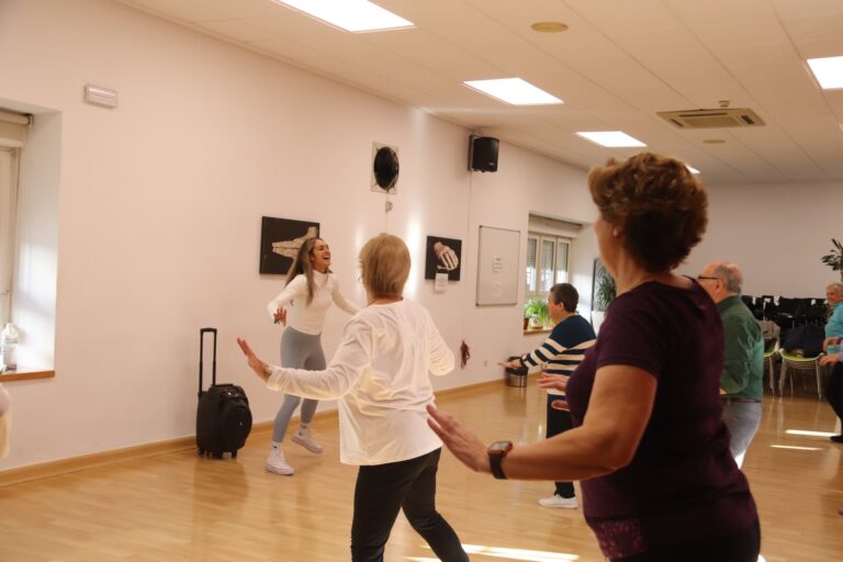 Taller de Baile en Línea Promueve Salud, Bienestar y Compañía en el Programa Municipal Segunda Juventud
