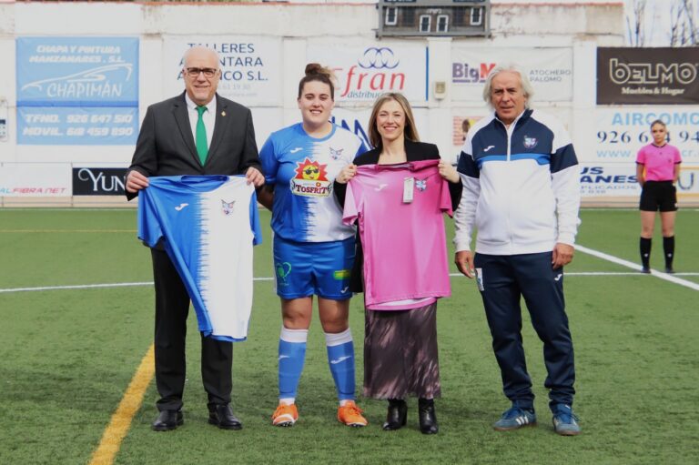 Alcalde Julián Nieva y Concejal de Deportes Laura Carrillo Celebran Cuarta Victoria de la Temporada del Tosfrit FF Manzanares