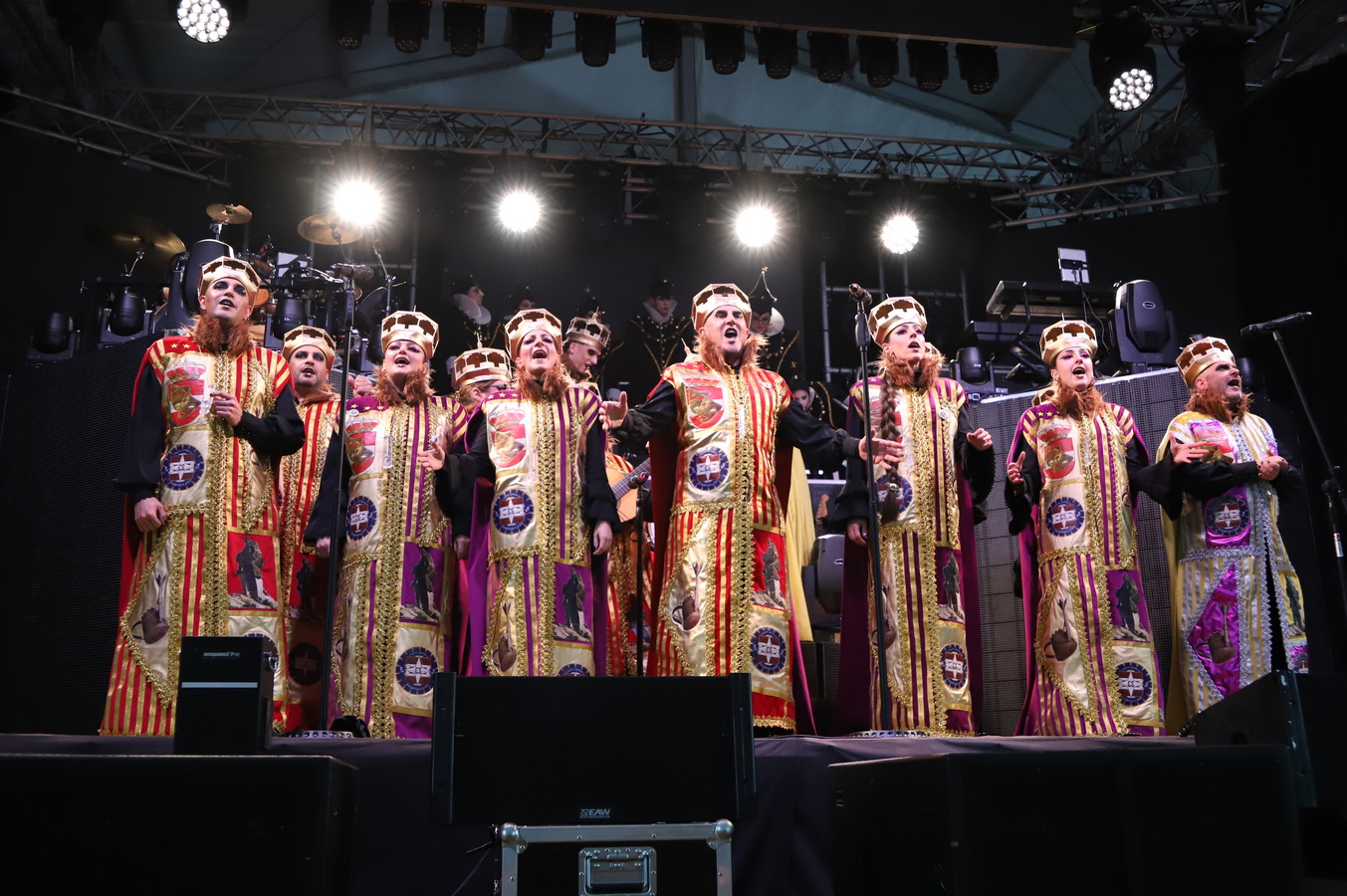 Comparsa Áje Anuncia el Carnaval con ‘La Reina Anarquista’: Orquesta Completa el Cartel de la Primera Noche