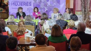 Finaliza con éxito la Mesa Redonda sobre Salud Femenina en conmemoración del 8M en el popular pub ‘La Bota de Oro’