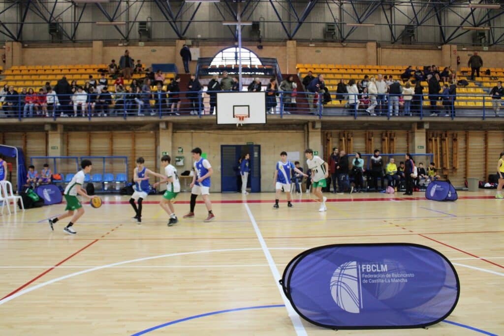 Gran Éxito en la Inauguración de la Liga 3×3 FBCLM U13 y U15 en Manzanares: Participación y Organización Sobresalientes