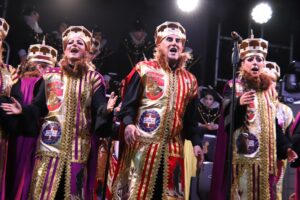 La Comparsa ‘Una Comparsa con Ajé’ da inicio a los Carnavales de Manzanares con su Espectacular Pregón