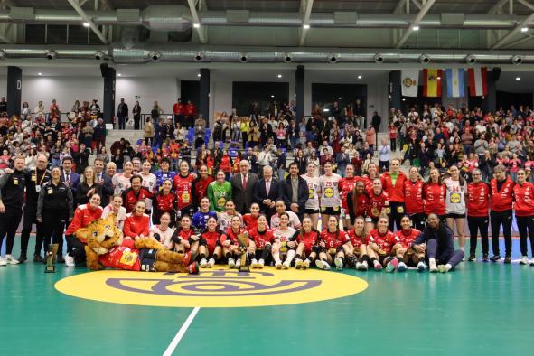 La ayuda del Gobierno regional se incrementa en un 55% para mujeres deportistas y un 47% para clubes femeninos, en busca de la igualdad en el deporte.