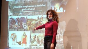 Marina Lozano Resalta el Rol Significativo de la Mujer en las Sociedades Paleolíticas